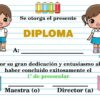 Colorido certificado de diploma preescolar con niño y niña de dibujos animados, libros y fondo de papel rayado. Texto en blanco para el nombre y la firma del destinatario. En el encabezamiento se lee 