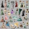 Paquete de imágenes de clipart de mujeres victorianas 7 Un collage de mujeres con vestidos de la época victoriana, de distintos colores y estilos. Algunas mujeres posan sentadas o acostadas, mientras que otras están de pie, una de ellas en bicicleta. Cada una tiene accesorios únicos, como sombreros y guantes.