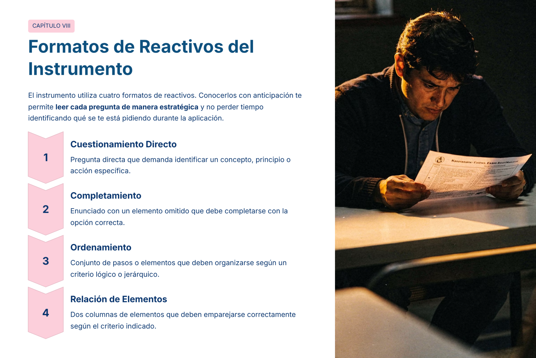 Guía de Estudio PROMOCIÓN HORIZONTAL SUPERVISIÓN – USICAMM 2026 – 2027 + (Simulador 90 Reactivos) 6 Un hombre sentado en un escritorio lee unos papeles en una habitación poco iluminada. A la izquierda, un texto en español describe cuatro tipos de ítems de evaluación: pregunta directa, compleción, secuenciación y relación de elementos.