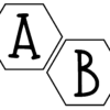 Se muestran dos formas hexagonales, cada una de las cuales contiene una letra grande. El hexágono izquierdo contiene la letra 
