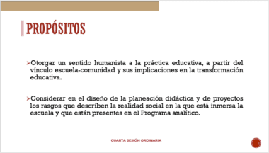 Diapositiva de presentación titulada "PROPÓSITOS" en español. Tiene dos puntos que discuten el objetivo de impartir un enfoque humanista a las prácticas educativas a través de vínculos escuela-comunidad y considerar la realidad social en la planificación didáctica, aprovechando CTE- Cuarta Sesión Ordinaria y Taller Intensivo De Formación Continua para Docentes. 26 de Enero del 2024 sesiones de aplicación práctica.