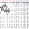 Ideal para preescolar, la hoja del PREESCOLAR 1 CUADERNILLO DE TRABAJO 2026 presenta un camión de bomberos a la izquierda y cinco líneas en zigzag para trazar, cada una inicia con un punto rosa y termina en una flecha azul; instrucciones en español.