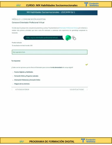 Una captura de pantalla de la página de un curso en línea titulada "MX Habilidades Socioemocionales". Introduce un módulo sobre comunicación asertiva con instrucciones para iniciar una actividad de orientación profesional. Hay indicaciones para las respuestas del usuario y un mensaje de felicitación por completarlo.
