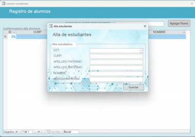 Se muestra una interfaz de software para el registro de estudiantes. La ventana principal tiene la etiqueta "Registro de alumnos", y presenta un subformulario titulado "Alta de estudiantes" con campos para CCT, CURP, Apellido Paterno, Apellido Materno, Nombre y Lengua Materna.