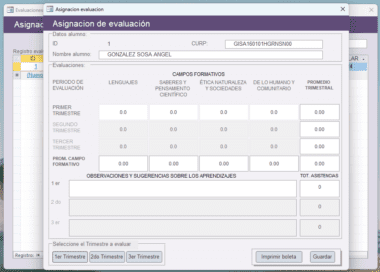 Una captura de pantalla de la interfaz de una tarea de evaluación escolar. Muestra campos para información del estudiante, incluido el nombre y la identificación, y secciones para evaluación académica en diferentes materias en tres trimestres. Son visibles campos adicionales para observaciones de profesores y puntuaciones promedio.