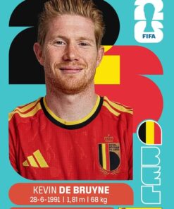 Retrato de Kevin De Bruyne con una camiseta roja de fútbol de Bélgica, con su nombre, fecha de nacimiento, altura y peso. El diseño incluye los logotipos de la FIFA, Bélgica y Panini, con la inscripción 