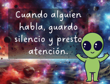 Un extraterrestre verde de dibujos animados saluda sobre un colorido fondo del espacio exterior con asteroides. El texto en español en un recuadro dice: "Cuando alguien hable, guardo silencio y presto atención.