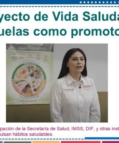 Una mujer está parada frente a una pantalla que muestra un cuadro relacionado con la salud. El título de la diapositiva es 