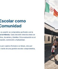Guía de Apoyo Promoción Vertical Función Directiva Educación Primaria- USICAMM 2026 - 2027 + (Simulador 90 Reactivos 33 Un grupo de niños corretean y juegan en el soleado patio de una escuela decorado con banderas de colores. A la izquierda, un texto en español habla del papel del liderazgo escolar como servicio a la comunidad.