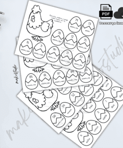 Cuatro fichas imprimibles en las que aparecen una gallina y varios huevos con números y palabras en español. Las hojas están dispuestas en una superposición dispersa sobre un escritorio. En la esquina superior derecha aparece un icono PDF y el texto 