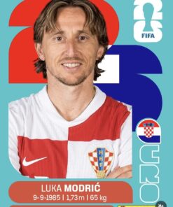 Un jugador de fútbol sonriente con una camiseta roja y blanca de Croacia sobre un fondo colorido con grandes números 