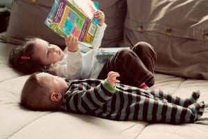 Niños leyendo