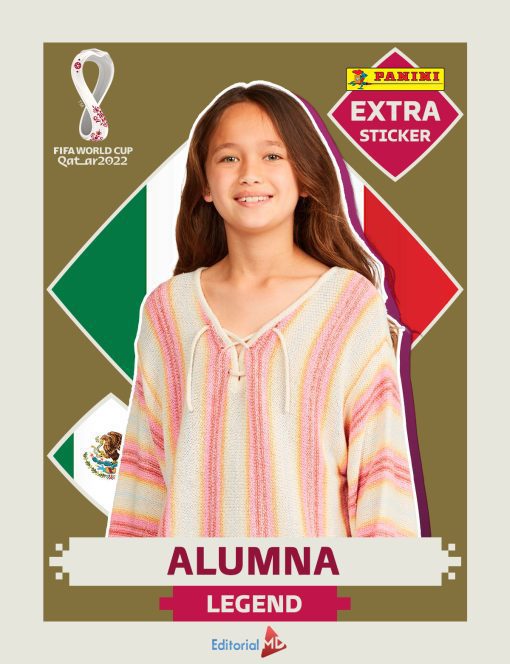 A Figuritas Stikers/Cromos Editables Mundial Qatar 2022 ] PANINI que presenta a una mujer sonriente con cabello largo y un suéter a rayas. El fondo muestra la bandera mexicana y el logo de la Copa Mundial de la FIFA Qatar 2022. La calcomanía, que forma parte de la colección Mundial Qatar 2022, tiene la etiqueta "ALUMNA LEGEND" y "EXTRA STICKER".