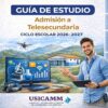 Un joven sonriente sostiene una tableta frente al edificio de una escuela rural. Sobre un escritorio hay un monitor que muestra una videollamada, libros abiertos, un dron y un kit de robótica. El texto promueve una guía de estudio para el ingreso a telesecundaria, 2026-2027.