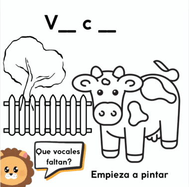 Una página para colorear en blanco y negro muestra una vaca, un árbol y una cerca. La palabra "V_c_" aparece con espacios para las vocales que faltan. Un león de dibujos animados pregunta "¿Qué vocales faltan?" y el texto dice "Empieza a pintar".