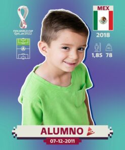 Un niño está sonriendo a la cámara. El texto de la imagen incluye 