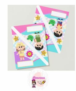 Dos cuadernos coloridos con personajes de dibujos animados en las portadas. En uno aparece una niña con un sombrero amarillo con una flor, en el otro, un niño con un traje rojo y una gorra azul. Ambas portadas tienen estrellas, caritas sonrientes y Etiquetas para expedientes. Debajo de ellos hay un logotipo de una niña con un lápiz y materiales para manualidades.