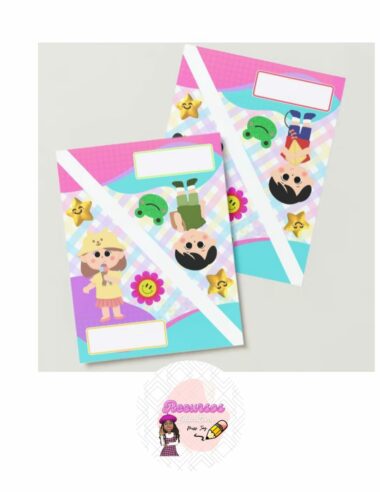 Dos cuadernos coloridos con personajes de dibujos animados en las portadas. En uno aparece una niña con un sombrero amarillo con una flor, en el otro, un niño con un traje rojo y una gorra azul. Ambas portadas tienen estrellas, caritas sonrientes y Etiquetas para expedientes. Debajo de ellos hay un logotipo de una niña con un lápiz y materiales para manualidades.