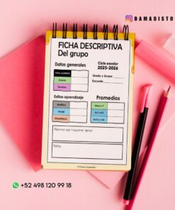 Una hoja informativa descriptiva del grupo en un portapapeles con papel de carta rosa y un cuaderno, con secciones para el número de alumnos, estilos de aprendizaje, promedios y notas. La información de contacto y las redes sociales también están visibles.