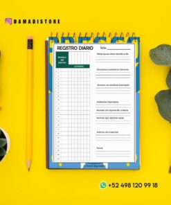 Una hoja de registro diario en un cuaderno de espiral está colocada sobre una superficie amarilla, junto a una planta verde, un sello de lacre negro, un lápiz y los datos de contacto de DAMADISTORE en Instagram y WhatsApp.
