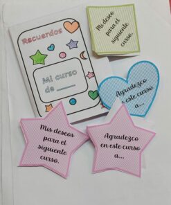 Una colección de pequeñas tarjetas de papel decoradas sobre una mesa. Un folleto titulado "FOLDABLES FIN DE CURSOS" y "Mi curso de fin de cursos" está rodeado de formas recortadas: corazones con "Agradezco este curso a", estrellas con "Mis deseos para el siguiente curso" y "Agradezco en este curso a...