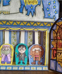 Un colorido diorama de papel hecho a mano representa una escena de teatro con tres personajes inspirados en un tema de mago. El fondo muestra la silueta de Hogwarts contra un cielo nocturno estrellado, con 