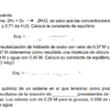 Una imagen que contiene una serie de problemas de equilibrio químico. El texto incluye ecuaciones y constantes como Keq, con valores de concentración para sustancias como H2, O2, H2O, HCl, NaOH, NaCl y H2CO3. Esta guía visual muestra **Equilibrio químico- Ejercicios resueltos** requeridos para las constantes de equilibrio (equilibrio químico).