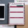Agenda docente primaria 2025-2026 letra 17 Un cuaderno de espiral abierto que muestra una plantilla de notas de reunión en español, colocada sobre un escritorio junto a un smartphone. La plantilla incluye secciones para fecha, orden del día, notas y acuerdos.