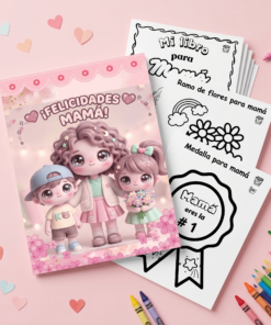 Un libro infantil para colorear con una simpática familia de dibujos animados en la portada y el texto "¡Felicidades Mamá!" se exhibe en una mesa rosa, junto a páginas para colorear, lápices de colores y corazones de papel.