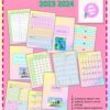 Una portada vibrante con bordes rosas para el cuaderno 2023-2024 titulado "Mi cuaderno". La página cuenta con varios fragmentos de calendario, notas y gráficos de la AGENDA CICLO 2023-2024. Los datos de contacto de las redes sociales también se proporcionan en la parte inferior, junto con una imagen de dibujos animados de niños jugando.