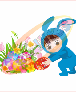 Un niño pequeño vestido con un conejito azul SET Los Detallitos Disfraz Pascua Fondo Transparente busca juguetonamente un colorido huevo de Pascua cerca de una canasta llena de huevos decorados y flores primaverales.