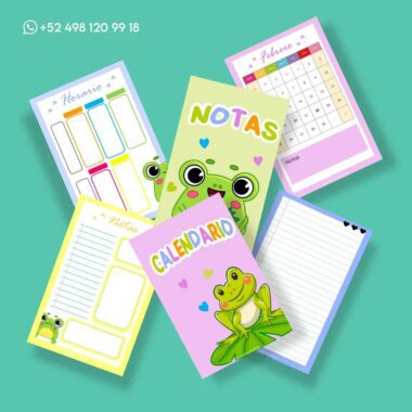Un arreglo de papelería de papel de colores sobre un fondo verde azulado. Incluye un planificador de horarios, una página de notas con temas de ranas, un calendario para febrero, un Cuaderno de raya con diseño de rana con un diseño de rana y una portada con la etiqueta "Calendario" con una ilustración de una rana. Un número de contacto de WhatsApp está en la parte superior izquierda.
