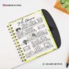 Cuaderno Descripción de Mis Libros leídos 11 Una fotografía de arriba hacia abajo de un Cuaderno de espiral abierto Descripción de Mis Libros leídos con una cubierta decorativa y un boceto de una estantería con la etiqueta
