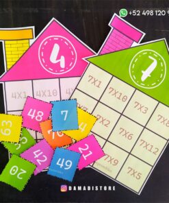 Dos coloridas hojas de actividades matemáticas imprimibles con forma de casas, llamadas Casa de multiplicaciones, con problemas de multiplicación. Una casa tiene una chimenea rosa y el número 4, y la otra tiene una chimenea verde con el número 7. Delante hay varios cuadrados de colores numerados.
