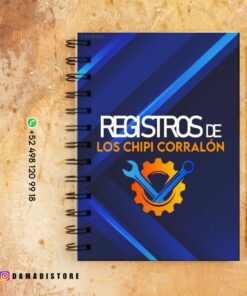 Una libreta encuadernada en espiral con un diseño geométrico azul en la portada con un ícono de llaves cruzadas dentro de un engranaje. El título dice 