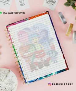 Un cuaderno de espiral con personajes de la película 