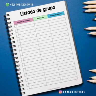 Un cuaderno de espiral está abierto en una página titulada "Listado de grupo" en la parte superior en español, con columnas etiquetadas "Nombre del Alumno", "Nombre Tutor" y "Número de Teléfono". Los lápices y un sacapuntas se colocan sobre un fondo azul y rosa. El número de WhatsApp está en la parte superior.