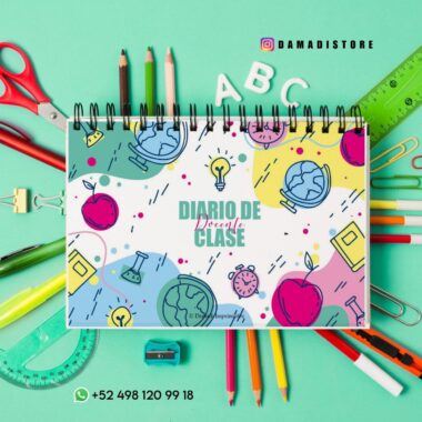 Una colorida composición de útiles escolares con tijeras, lápices, regla y sujetapapeles alrededor de un cuaderno espiral titulado "DIARIO DE CLASE". El cuaderno tiene ilustraciones de manzanas, globos terráqueos y bombillas. Contacto: +52 498 120 99 18. Instagram: @damadistore.