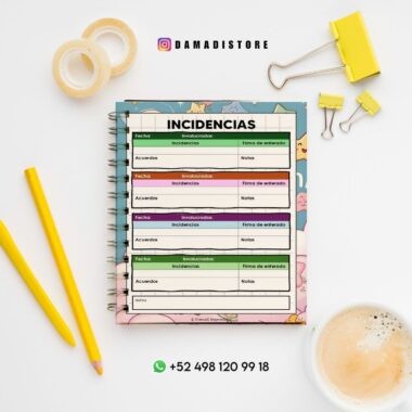 Un cuaderno de espiral titulado "Incidencias", con secciones coloridas para fechas, incidentes, firmas y notas, reposa sobre un escritorio blanco con lápices amarillos, clips, cinta adhesiva y una taza de café. Se muestran la información de contacto y una cuenta de Instagram.