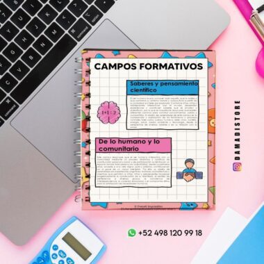 Un cuaderno de espiral con tapa colorida está abierto en una página titulada "CAMPOS FORMATIVOS". La página contiene dos secciones: "Saberes y pensamiento científico" y "De lo humano y lo comunitario", con texto y pequeñas ilustraciones.