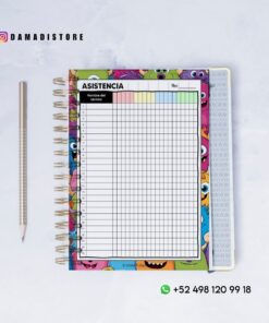 Un cuaderno de espiral con una colorida portada de monstruo, una hoja de asistencia en la parte superior, un lápiz a la izquierda y una bolsa de malla a la derecha. El nombre de usuario de Instagram y el número de WhatsApp se ven sobre el fondo blanco.