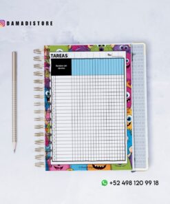 Un cuaderno espiral colorido con dibujos de monstruos, un lápiz y una regla transparente están dispuestos sobre una superficie blanca. La página superior es una hoja de seguimiento de tareas de español. Se ven los datos de contacto de Instagram y WhatsApp.