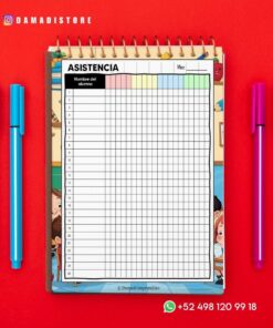 Un cuaderno de espiral con una hoja de asistencia en español está centrado sobre un fondo rojo, con dos bolígrafos azules a la izquierda y dos morados a la derecha. La información de contacto de WhatsApp aparece en la parte inferior derecha.
