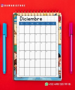 Un calendario de diciembre reposa sobre una superficie roja, flanqueado por bolígrafos azules y rosas. El calendario está en blanco, y en la imagen se ven el número de contacto y la cuenta de Instagram de 