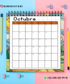 Un calendario de octubre en espiral en español se presenta sobre un fondo colorido con lápices amarillos, un bolígrafo blanco y clips para carpeta. El calendario muestra los días de la semana y las fechas, con información de contacto y redes sociales en la parte superior e inferior.