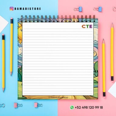 Un cuaderno de espiral con páginas rayadas y la etiqueta "CTE" en la parte superior se encuentra sobre un fondo azul y rosa dividido, rodeado de lápices amarillos, clips de carpeta y papel blanco. Se ve la información de contacto de Instagram y WhatsApp.