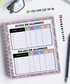 Un cuaderno de espiral abierto con páginas tituladas 