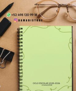 Un cuaderno de espiral con la cubierta verde y la etiqueta 