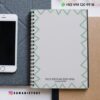 Agenda docente secundaria 2025-2026 19 Un cuaderno encuadernado en espiral con un borde verde geométrico en la portada con la etiqueta