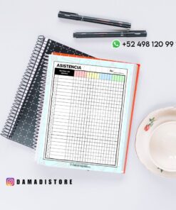 Vista superior de un escritorio con un cuaderno de espiral, una hoja titulada 
